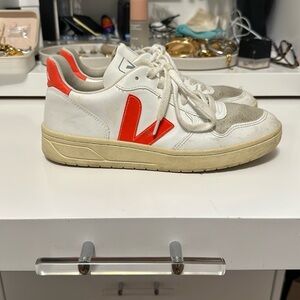 Veja Womens Sneakers